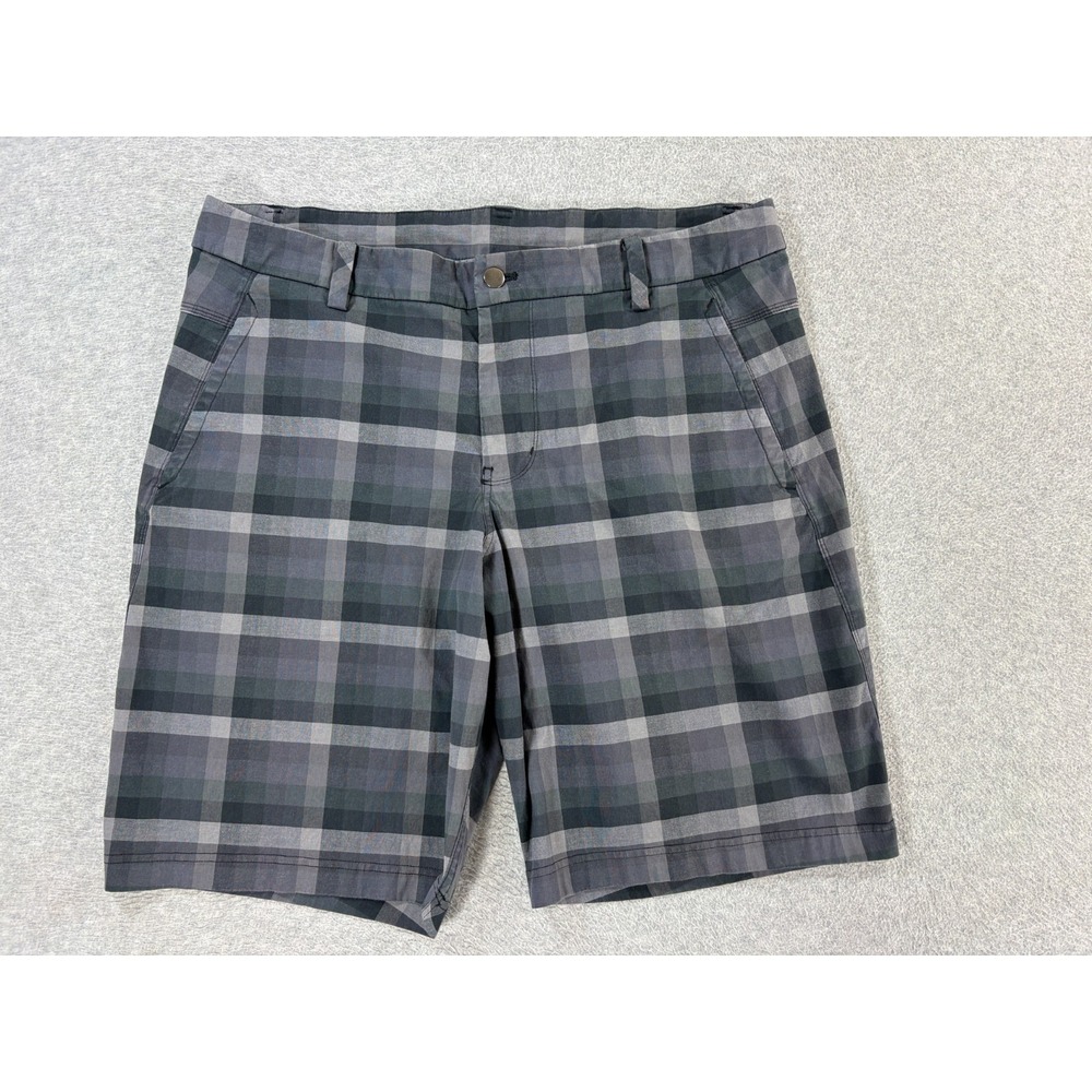 Lululemon‎ Plaid Flat Front Casual Shorts (Men's 38) Gray - 9"